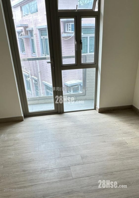 村屋 售盘 3 房 , 2 浴室 700 平方尺