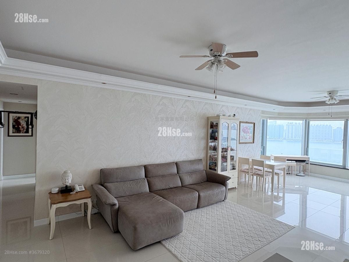 Harbourfront Landmark Sell 4 Bedrooms , 3 Bathrooms 1,580 ft²