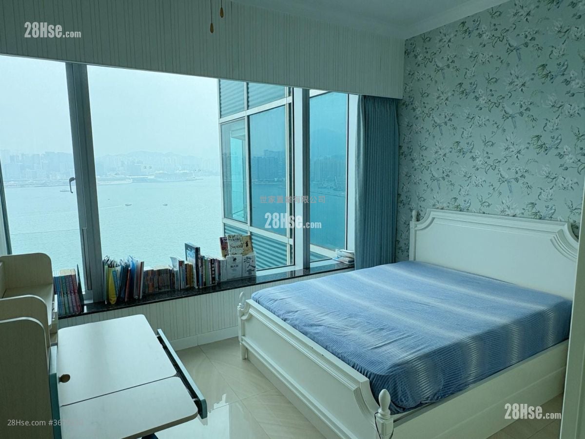 Harbourfront Landmark Sell 4 Bedrooms , 3 Bathrooms 1,580 ft²