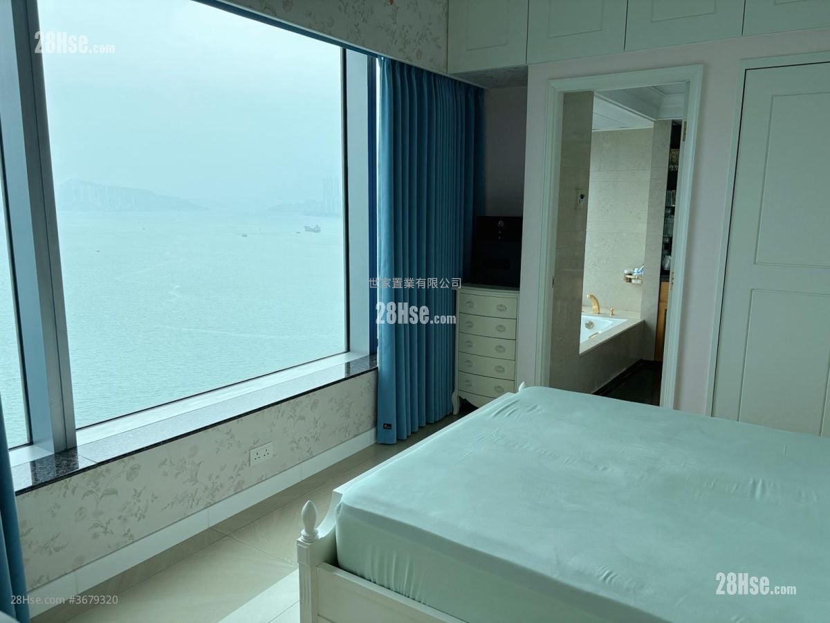 Harbourfront Landmark Sell 4 Bedrooms , 3 Bathrooms 1,580 ft²