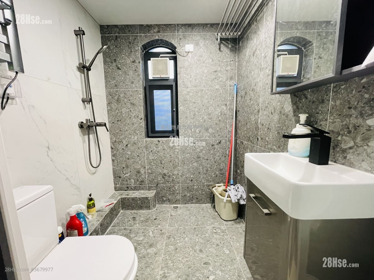 村屋 售盤 2 房 , 2 浴室
