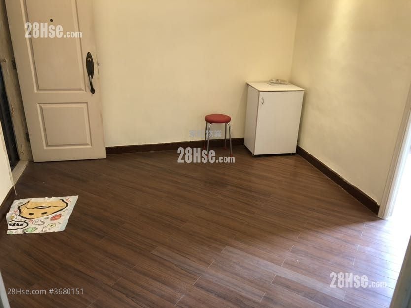 Nelson Court Sell 3 Bedrooms , 2 Bathrooms 812 ft²