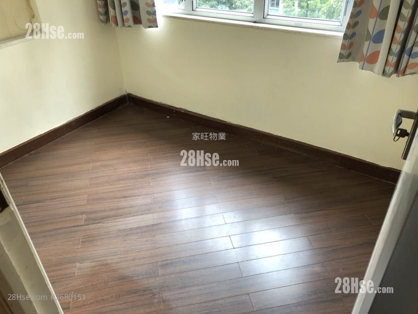 Nelson Court Sell 3 Bedrooms , 2 Bathrooms 812 ft²