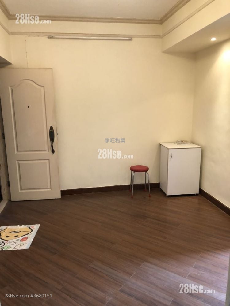 Nelson Court Sell 3 Bedrooms , 2 Bathrooms 812 ft²