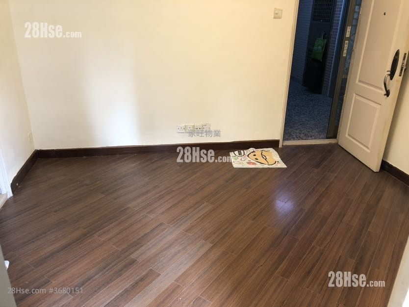 Nelson Court Sell 3 Bedrooms , 2 Bathrooms 812 ft²