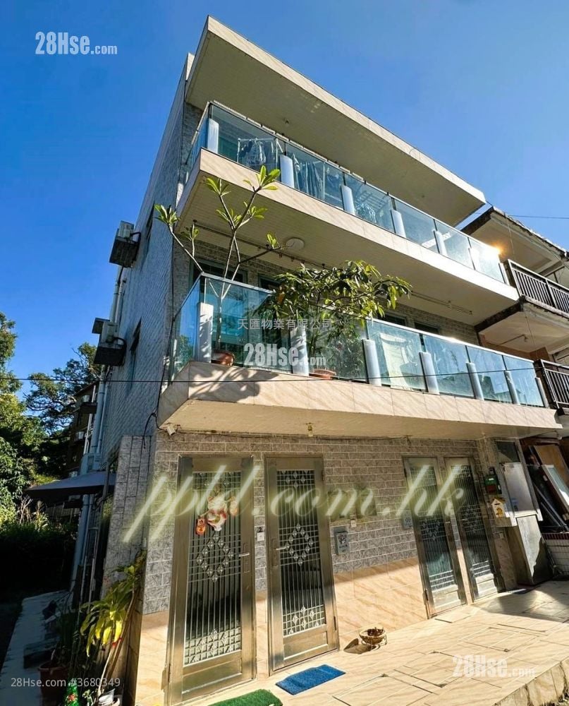 Tai Po Village Sell 3 Bedrooms , 2 Bathrooms 370 ft²