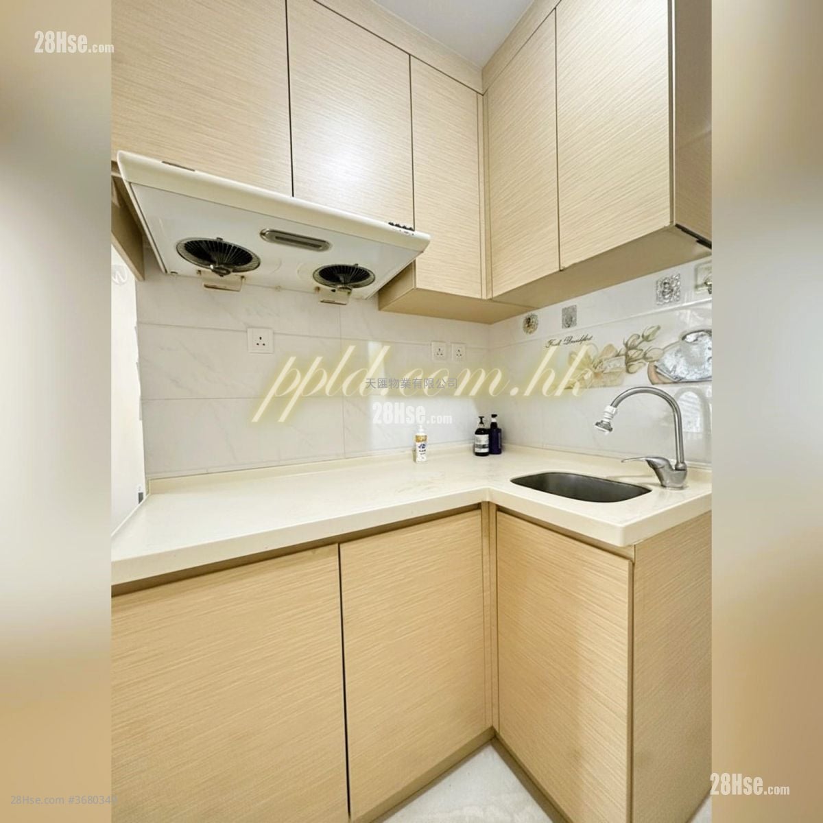 Tai Po Village Sell 3 Bedrooms , 2 Bathrooms 370 ft²
