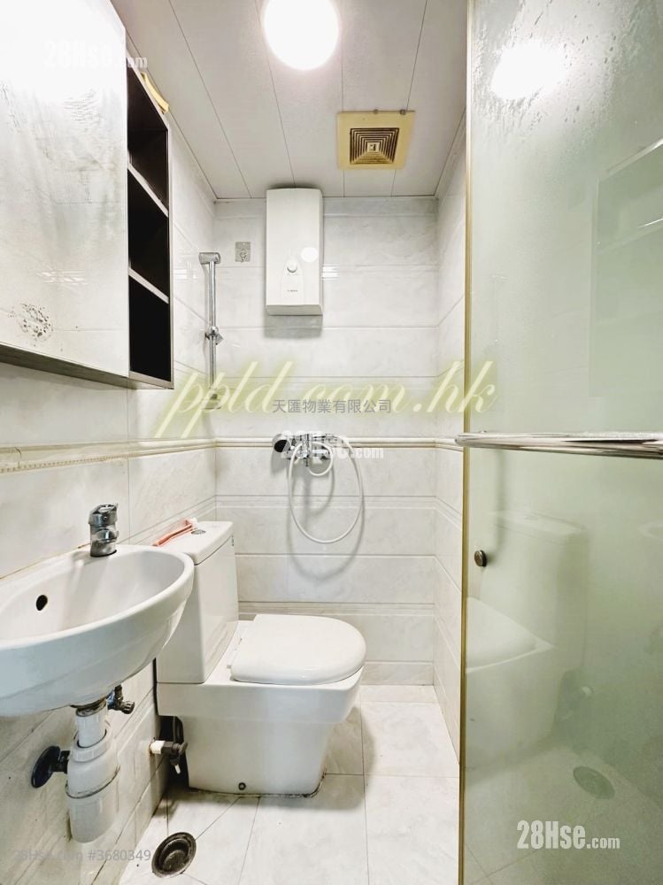 Tai Po Village Sell 3 Bedrooms , 2 Bathrooms 370 ft²