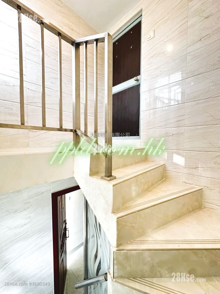 Tai Po Village Sell 3 Bedrooms , 2 Bathrooms 370 ft²