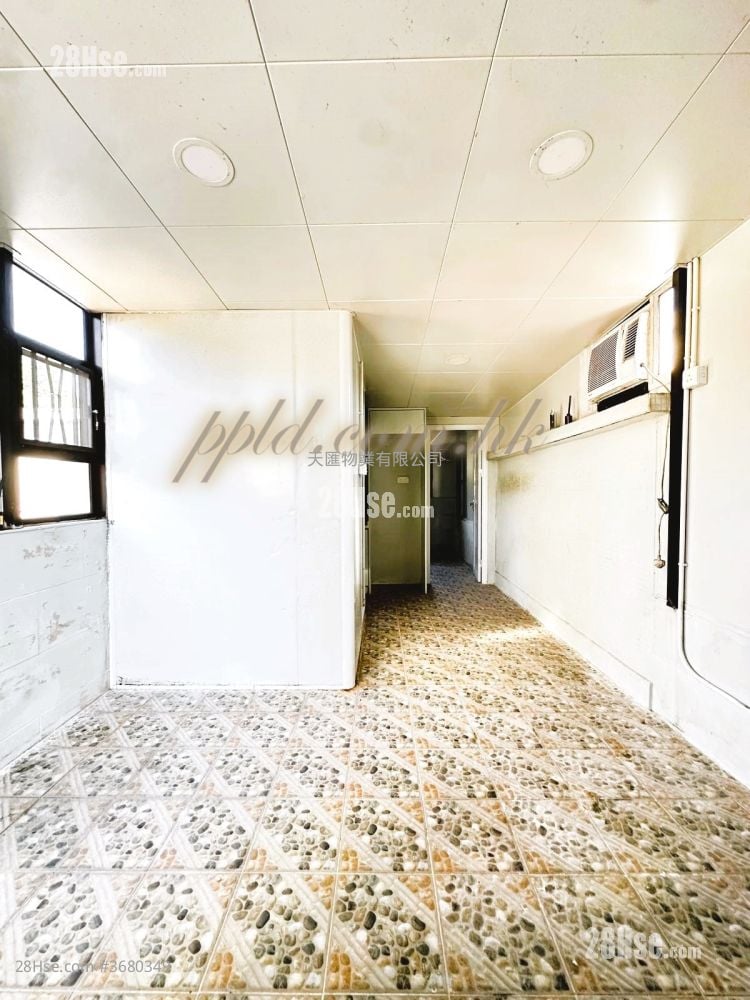 Tai Po Village Sell 3 Bedrooms , 2 Bathrooms 370 ft²