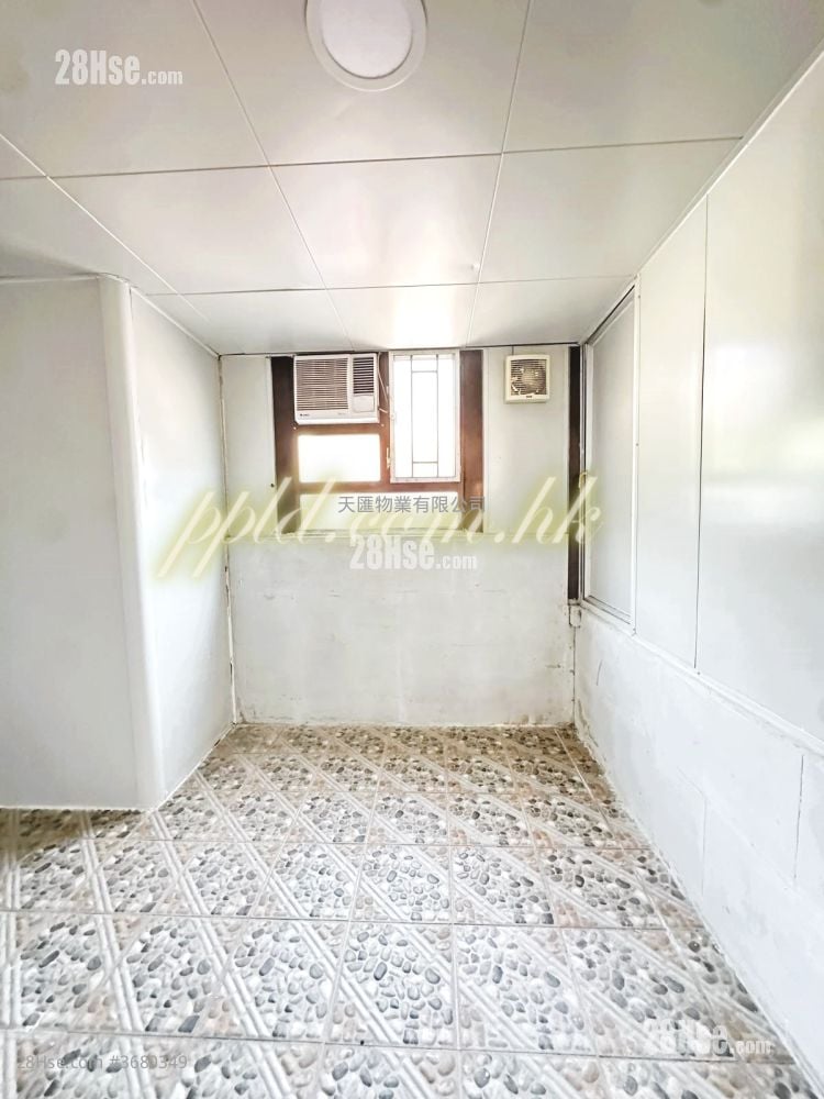 Tai Po Village Sell 3 Bedrooms , 2 Bathrooms 370 ft²