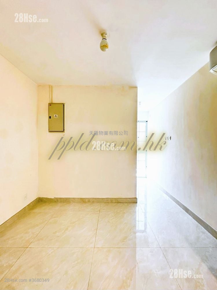 Tai Po Village Sell 3 Bedrooms , 2 Bathrooms 370 ft²