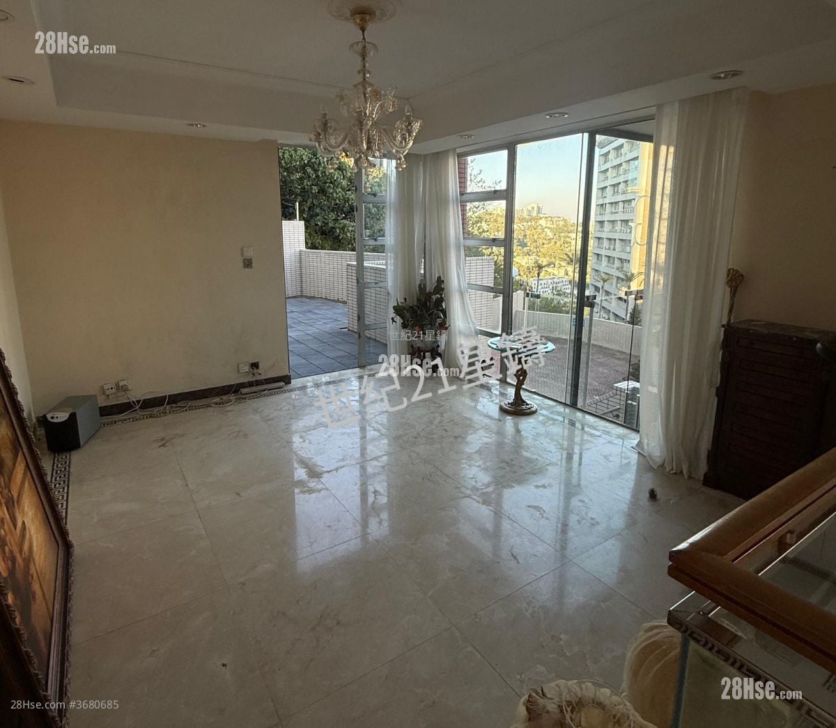 Sunshine Villa Sell 3 Bedrooms 1,690 ft²