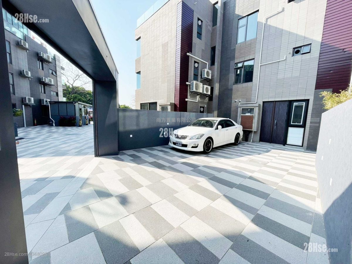 Village Sell 4 Bedrooms , 5+ Bathrooms 2,100 ft²