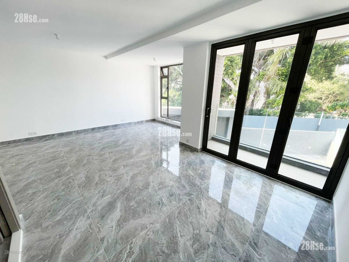 Village Sell 4 Bedrooms , 5+ Bathrooms 2,100 ft²