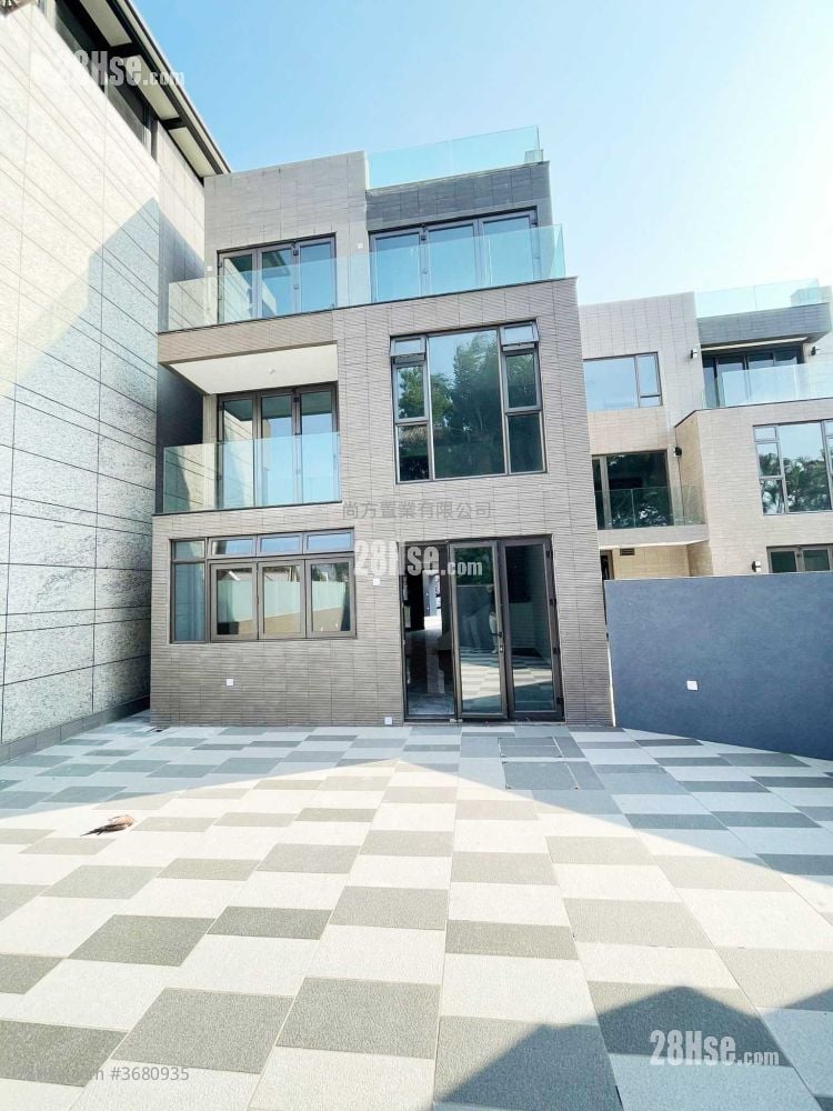 Village Sell 4 Bedrooms , 5+ Bathrooms 2,100 ft²