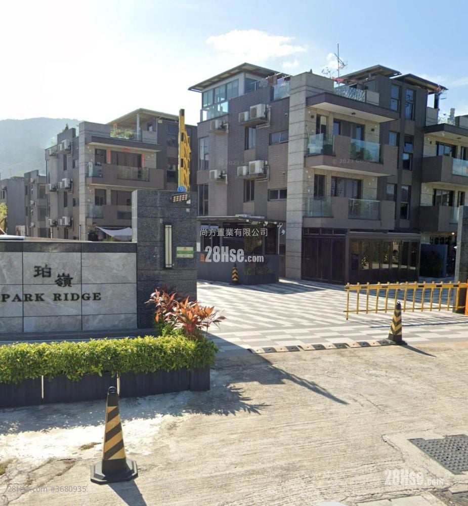 Village Sell 4 Bedrooms , 5+ Bathrooms 2,100 ft²