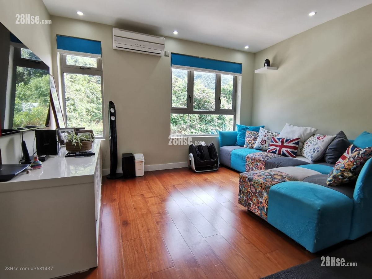 Sai Sha Road Village Sell 5+ Bedrooms , 3 Bathrooms 2,100 ft²