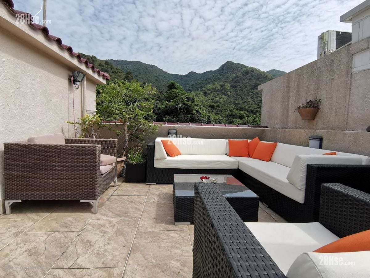 Sai Sha Road Village Sell 5+ Bedrooms , 3 Bathrooms 2,100 ft²