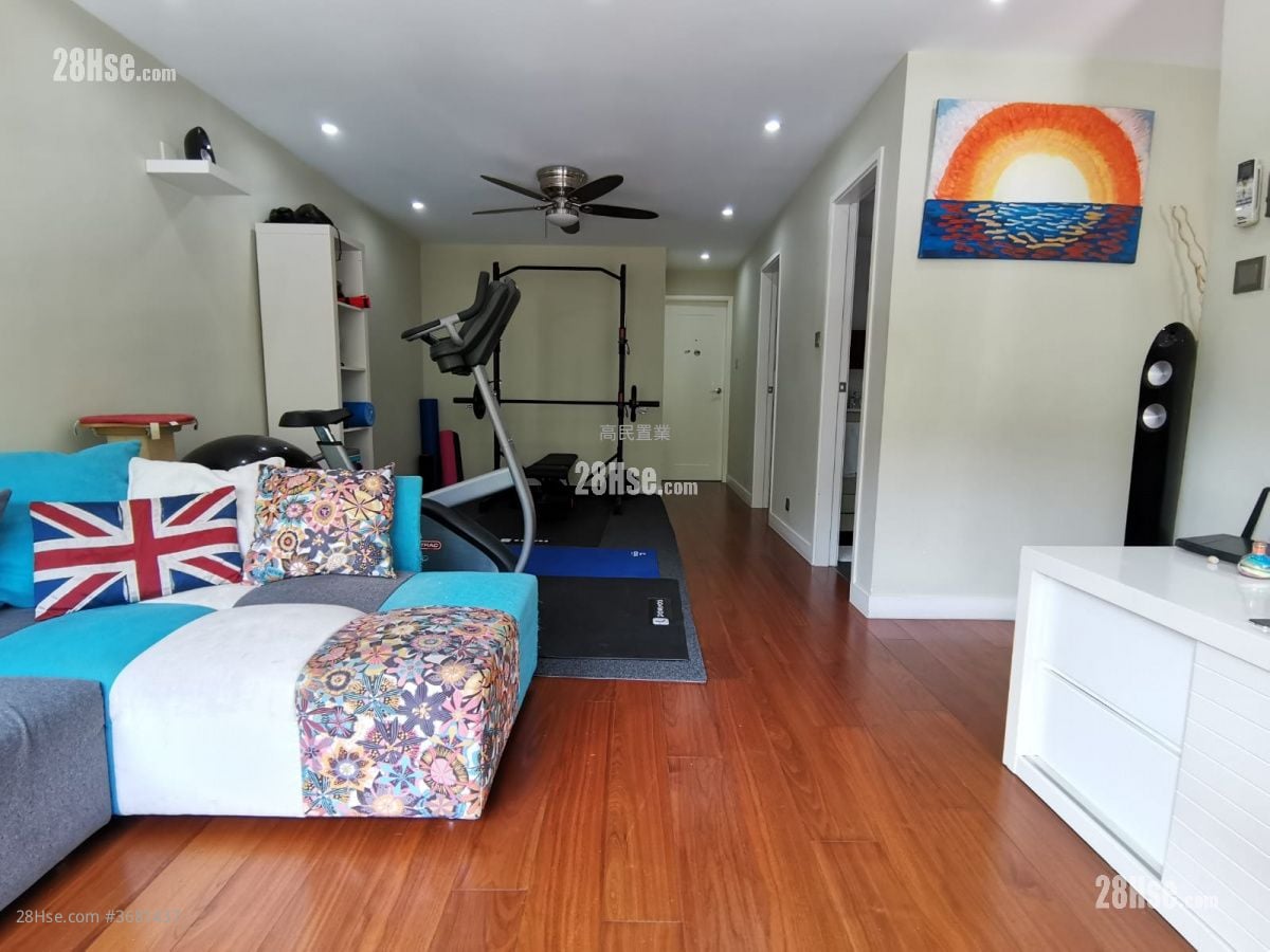Sai Sha Road Village Sell 5+ Bedrooms , 3 Bathrooms 2,100 ft²