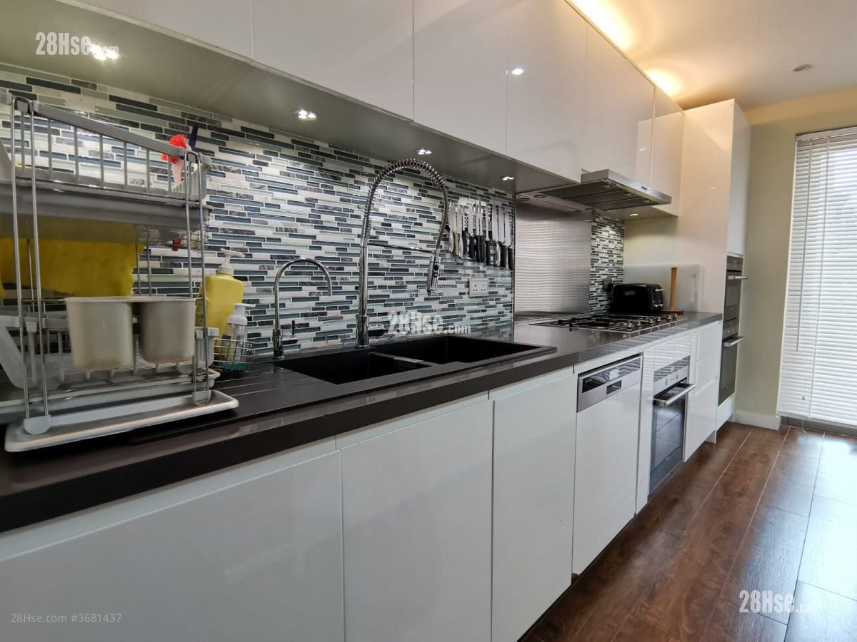 Sai Sha Road Village Sell 5+ Bedrooms , 3 Bathrooms 2,100 ft²