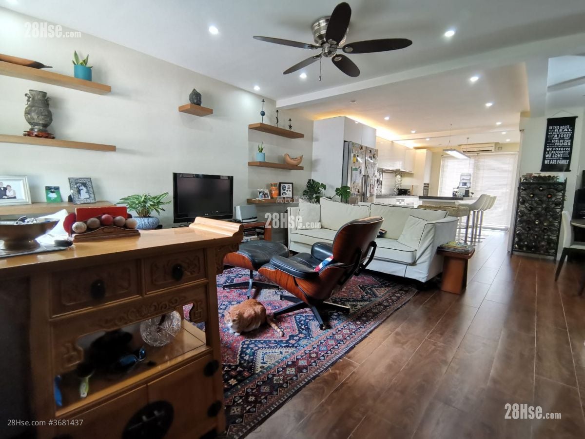 Sai Sha Road Village Sell 5+ Bedrooms , 3 Bathrooms 2,100 ft²