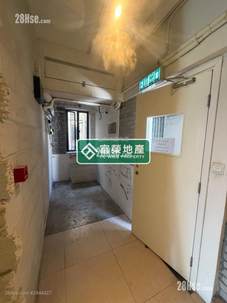 Alhambra Building Sell 5+ Bedrooms , 5+ Bathrooms 734 ft²