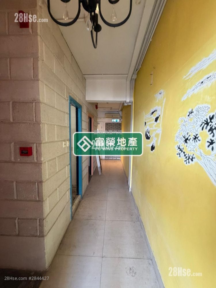 Alhambra Building Sell 5+ Bedrooms , 5+ Bathrooms 734 ft²