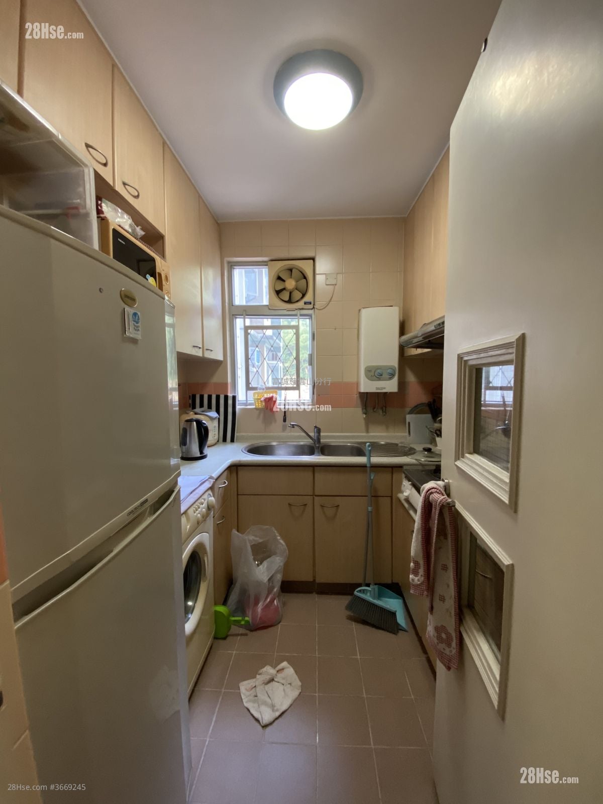 Tsz Oi Court Sell 3 Bedrooms , 2 Bathrooms 650 ft²