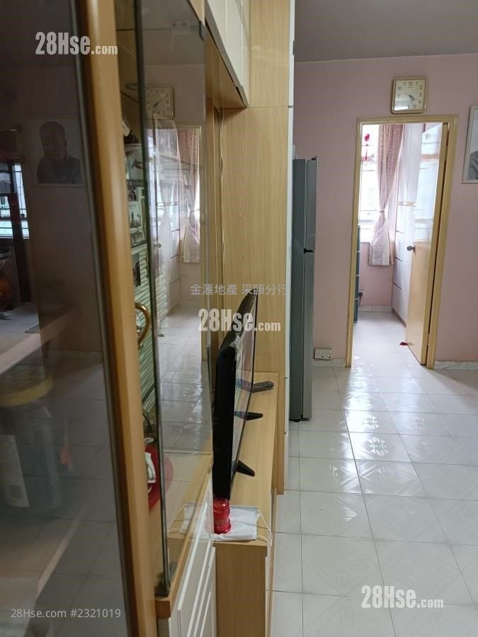 Lower Wong Tai Sin Estate Sell 2 Bedrooms , 1 Bathroom 377 ft²