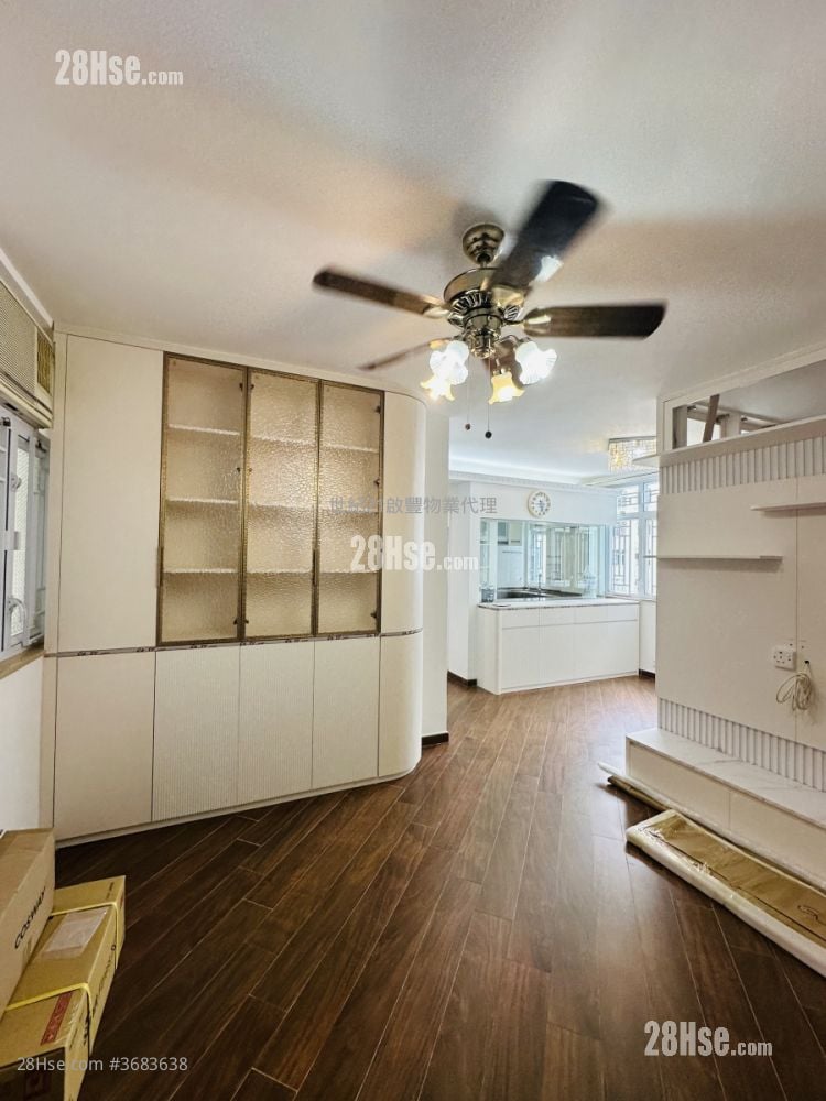 Telford Gardens Sell 3 Bedrooms , 2 Bathrooms 538 ft²