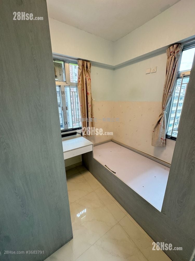Hung Kwong Building Sell 3 Bedrooms , 1 Bathroom 412 ft²