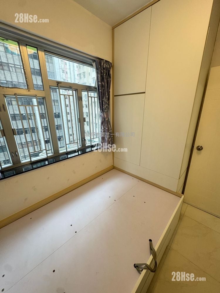 Hung Kwong Building Sell 3 Bedrooms , 1 Bathroom 412 ft²