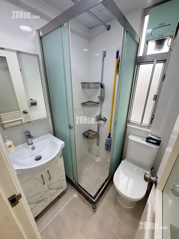 Hung Kwong Building Sell 3 Bedrooms , 1 Bathroom 412 ft²