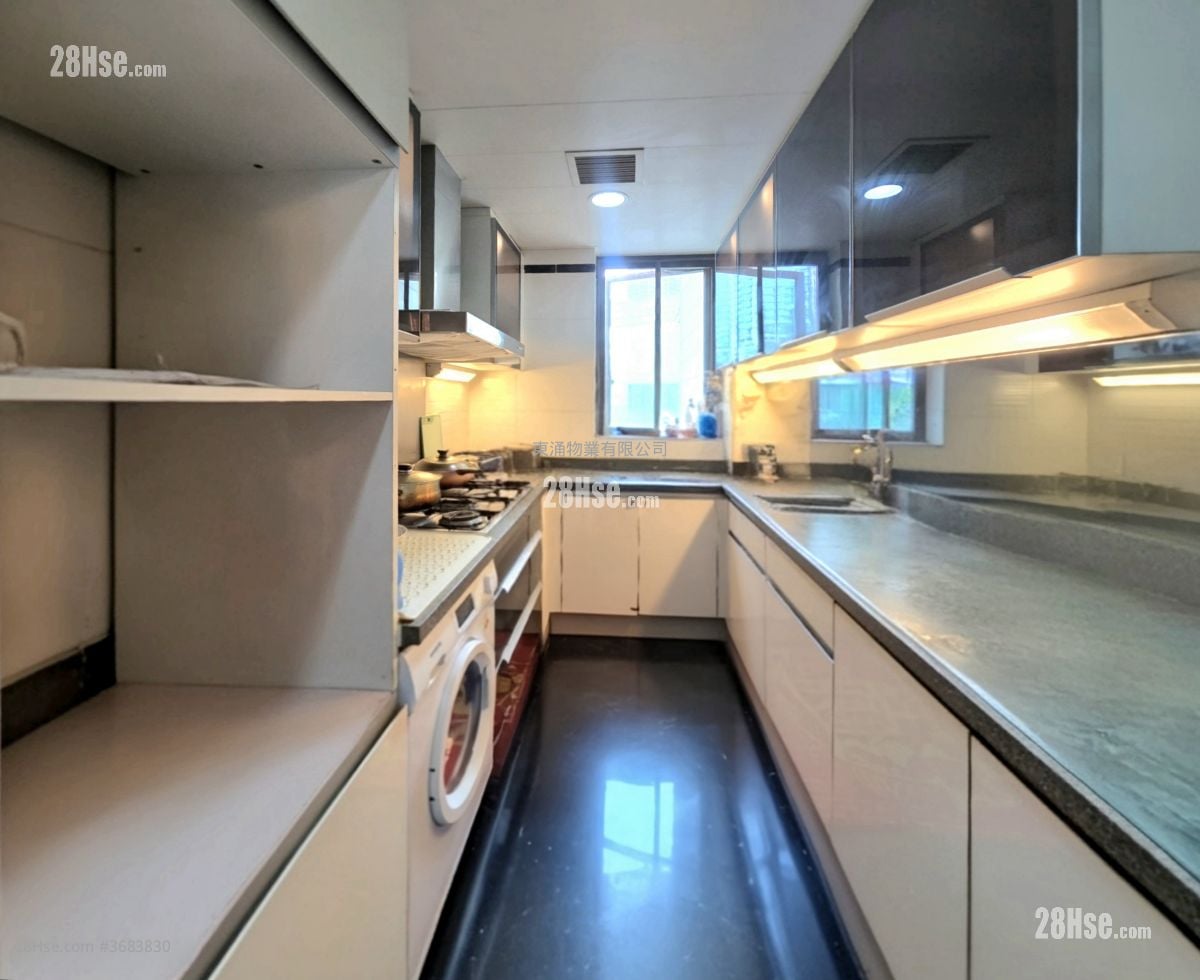 Lamer Sell 4 Bedrooms , 5+ Bathrooms 2,355 ft²