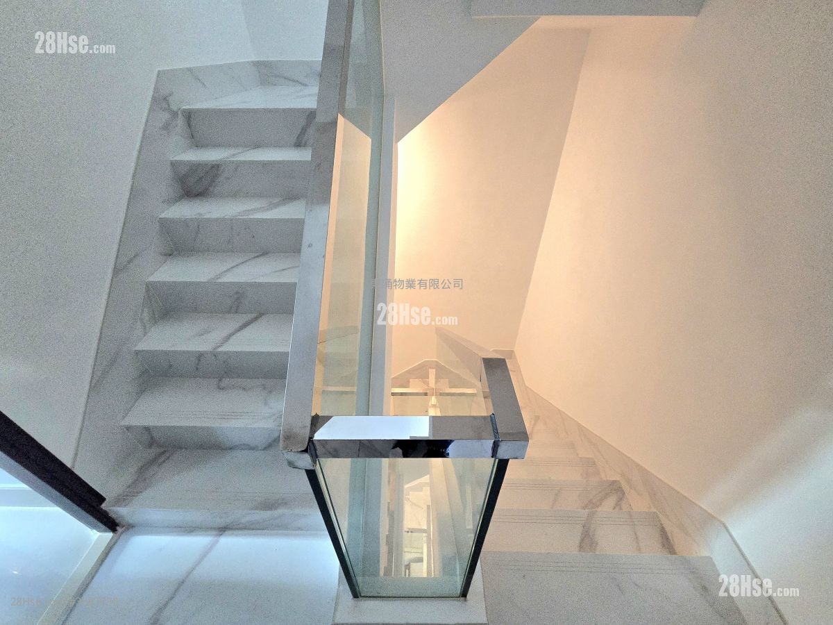 Lamer Sell 4 Bedrooms , 5+ Bathrooms 2,355 ft²