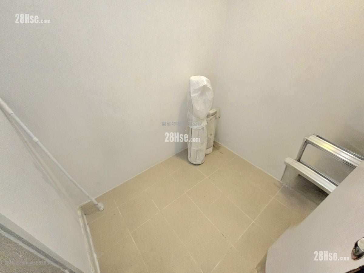 Lamer Sell 4 Bedrooms , 5+ Bathrooms 2,355 ft²