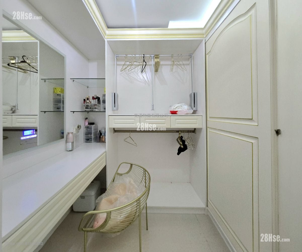 Lamer Sell 4 Bedrooms , 5+ Bathrooms 2,355 ft²