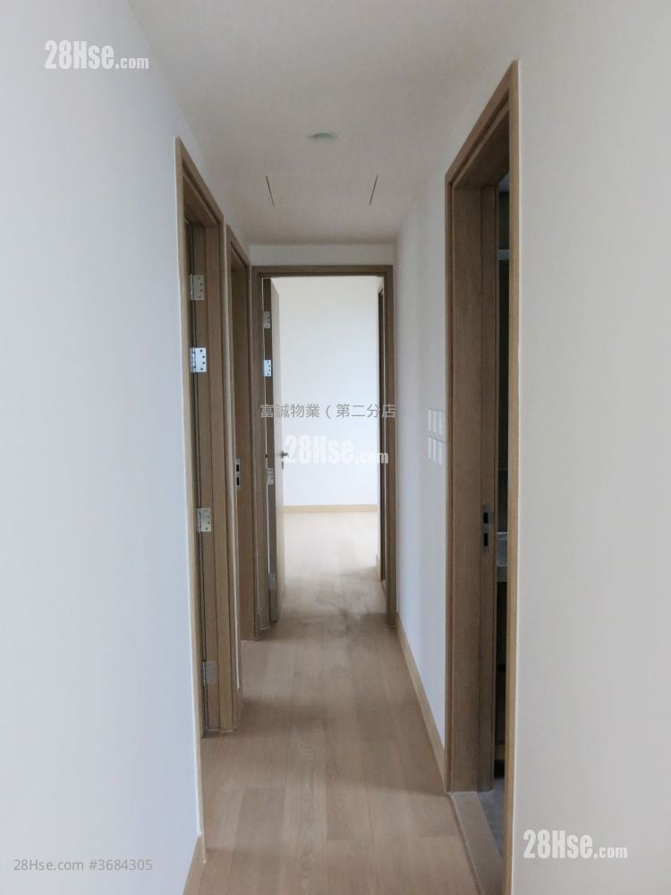 Peninsula East Rental 3 Bedrooms , 2 Bathrooms 869 ft²