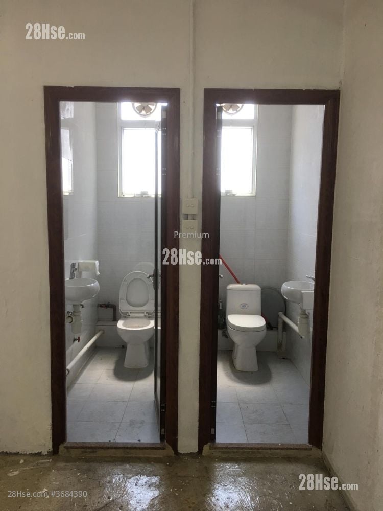 Wah Tat Industrial Centre Sell 2 Toilets