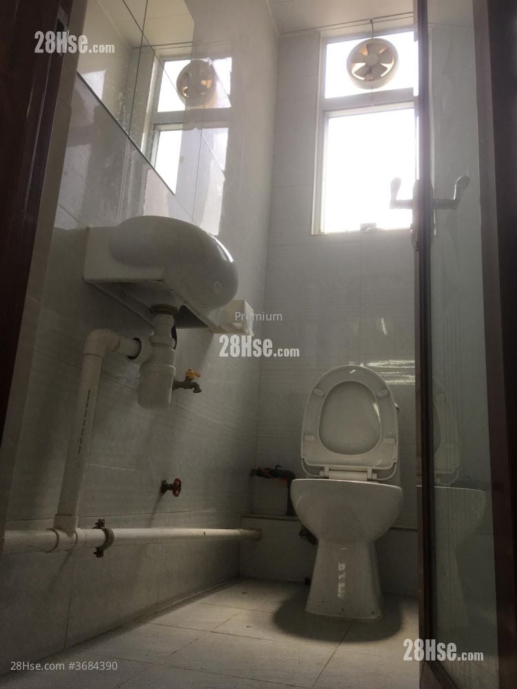 Wah Tat Industrial Centre Sell 2 Toilets