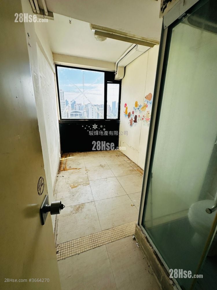 Alhambra Building Sell 5+ Bedrooms , 5+ Bathrooms 734 ft²