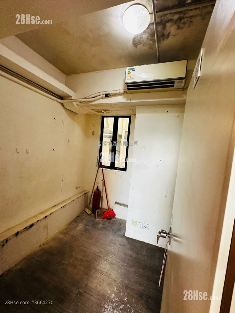 Alhambra Building Sell 5+ Bedrooms , 5+ Bathrooms 734 ft²