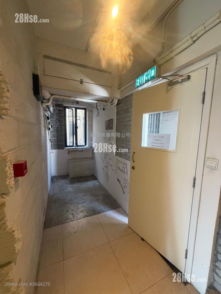 Alhambra Building Sell 5+ Bedrooms , 5+ Bathrooms 734 ft²