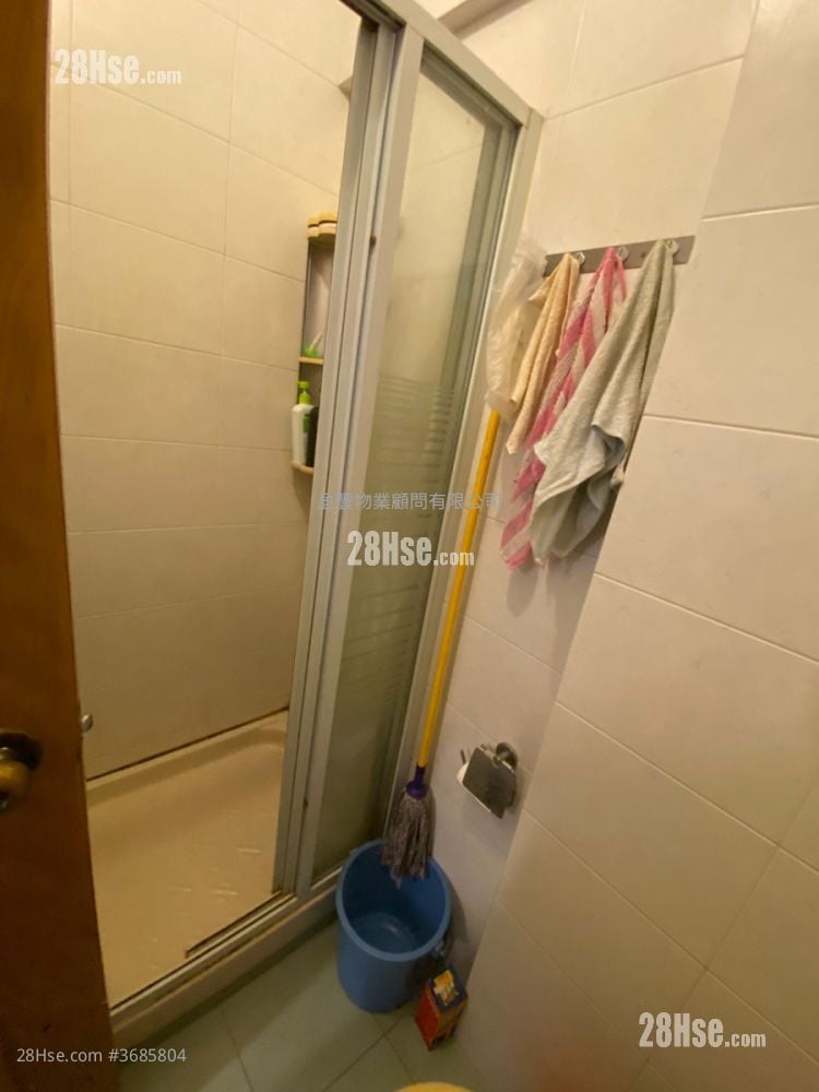 浴室: 文安楼 售盘 2 房 , 1 浴室 457 平方尺