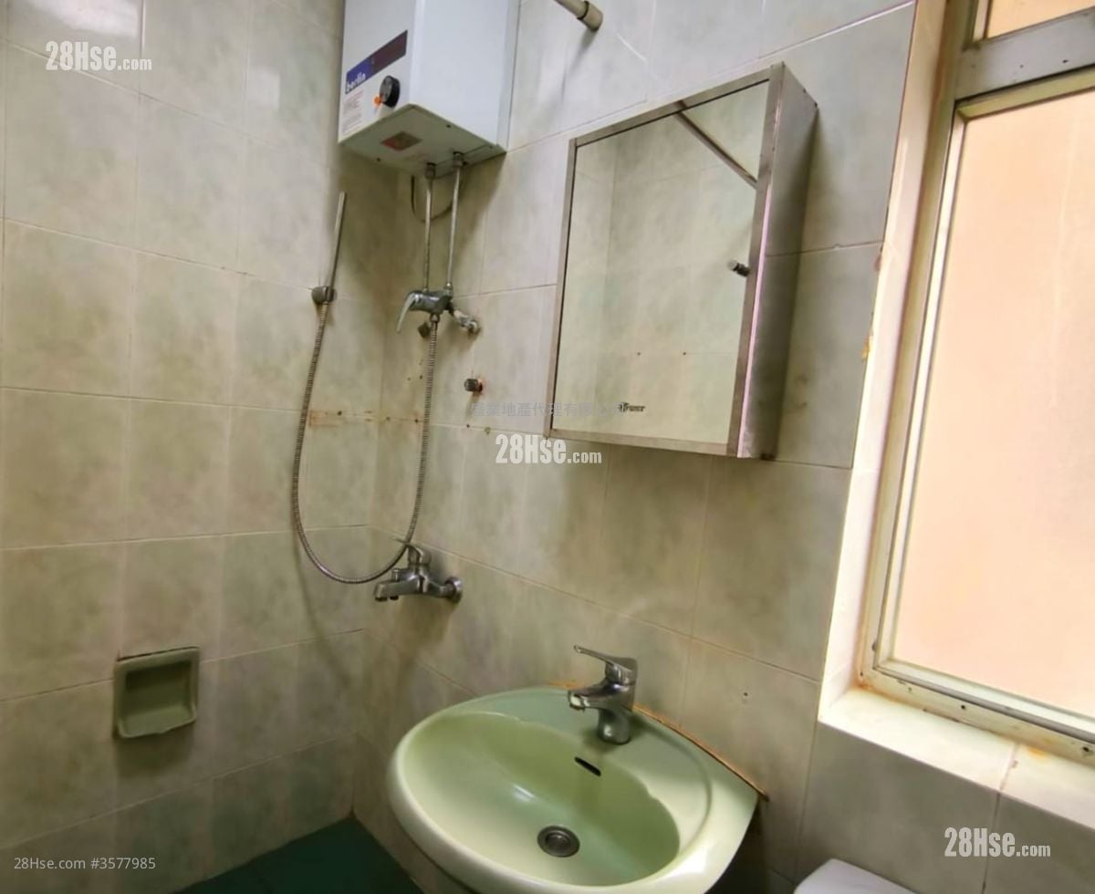 Tsuen Wan Centre Sell 2 Bedrooms , 1 Bathroom 354 ft²