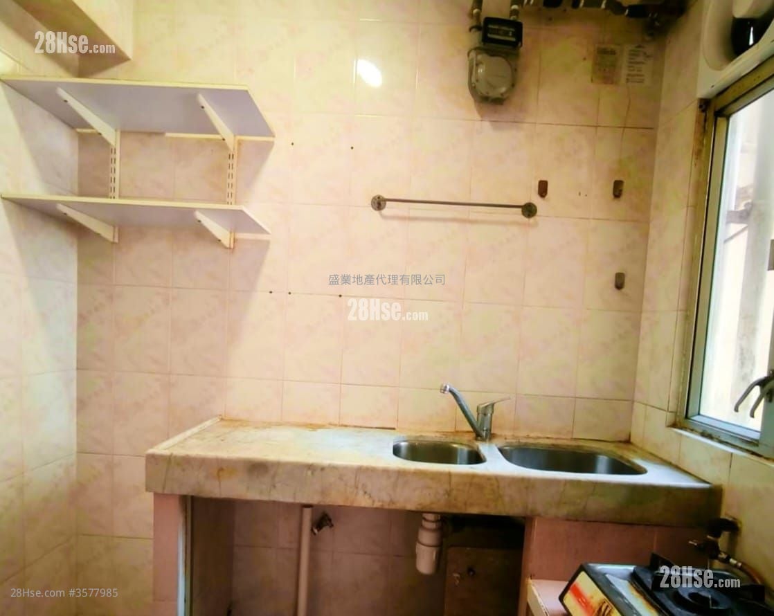 Tsuen Wan Centre Sell 2 Bedrooms , 1 Bathroom 354 ft²