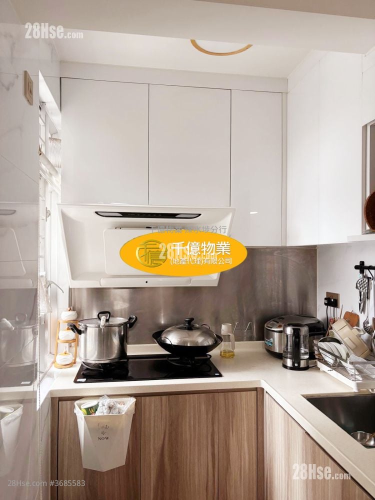 Lai Tsui Court Sell 3 Bedrooms , 1 Bathroom 452 ft²