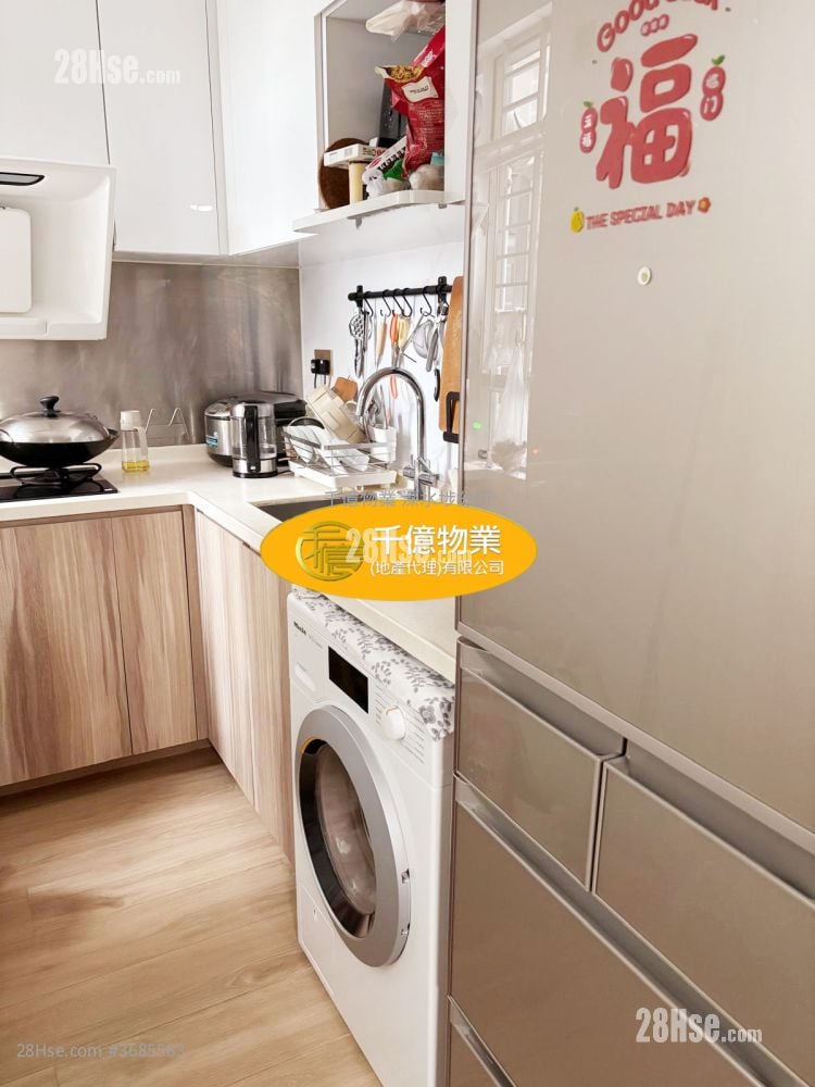 Lai Tsui Court Sell 3 Bedrooms , 1 Bathroom 452 ft²