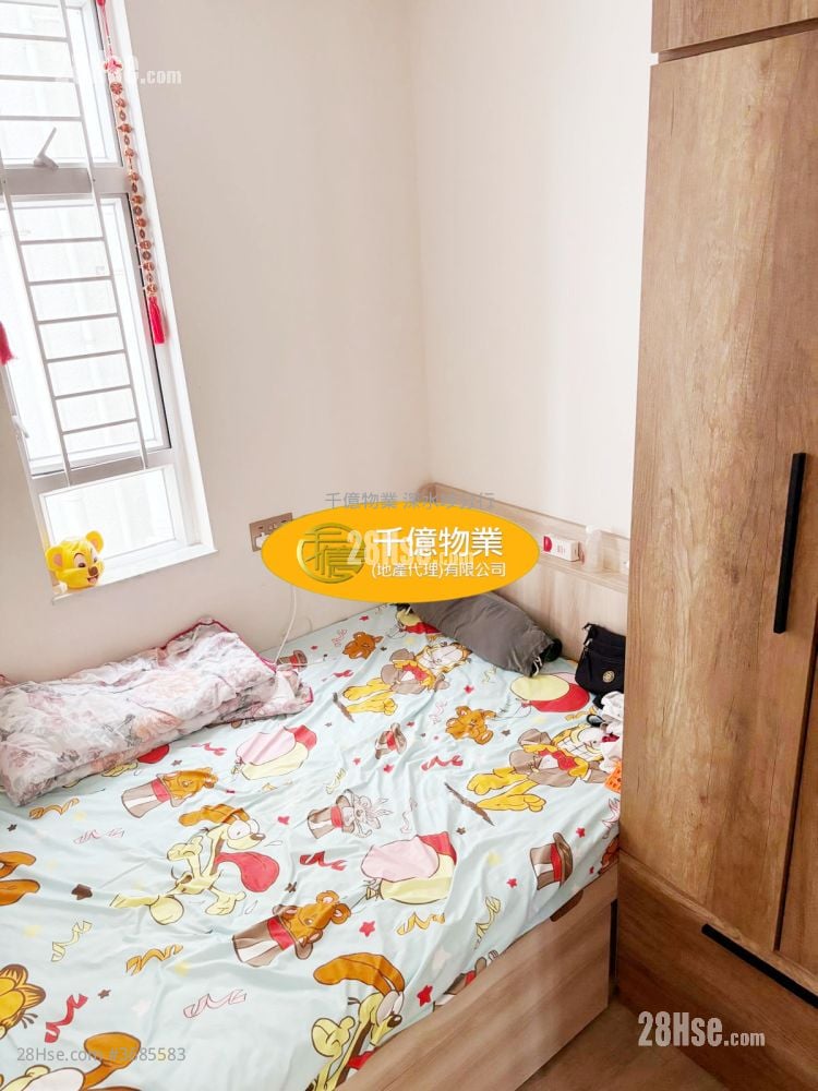 Lai Tsui Court Sell 3 Bedrooms , 1 Bathroom 452 ft²